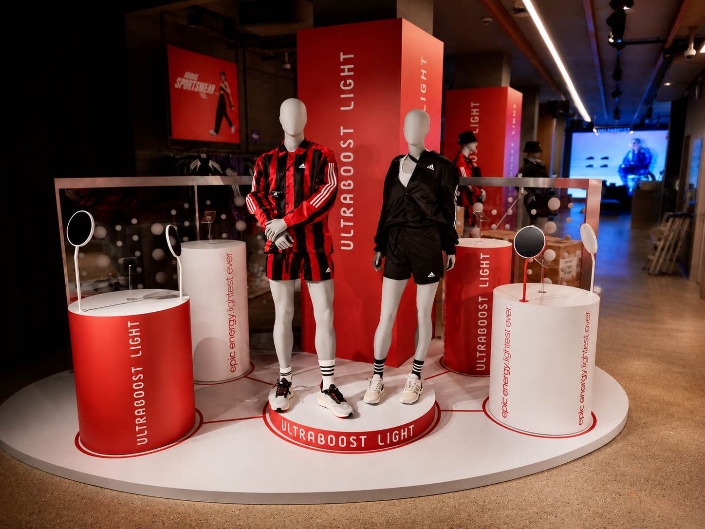 ADIDAS — Vitrin & Mağaza İçi uygulaması,